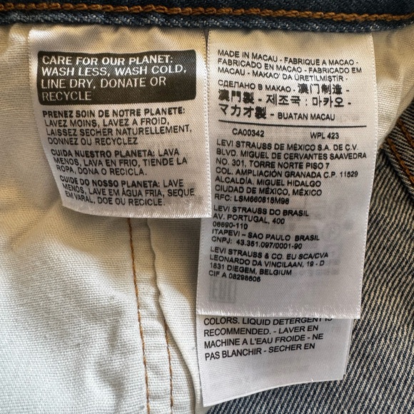 Like new, Women’s Levi’s 501 Original Cutoff Blue Denim Shorts, size 28. - Picture 7 of 10